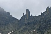 64 Torrioni e guglie verso il Passo del Vallone